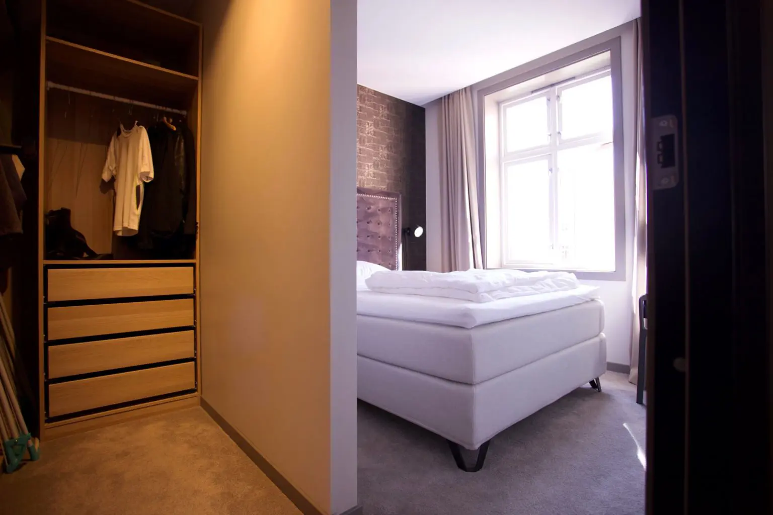 Closet 1536X1024